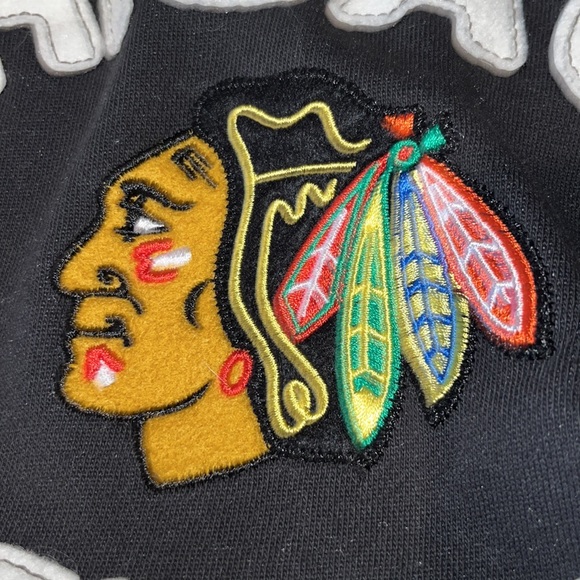 Chicago Blackhawks size L Black hoodie with pocket Genuine - Picture 6 of 9